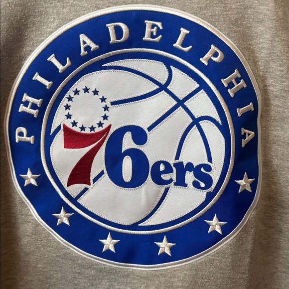 Antigua Gray Philadelphia 76ers Crewneck Sweatshirt with Blue & Red Logo - Picture 3 of 10